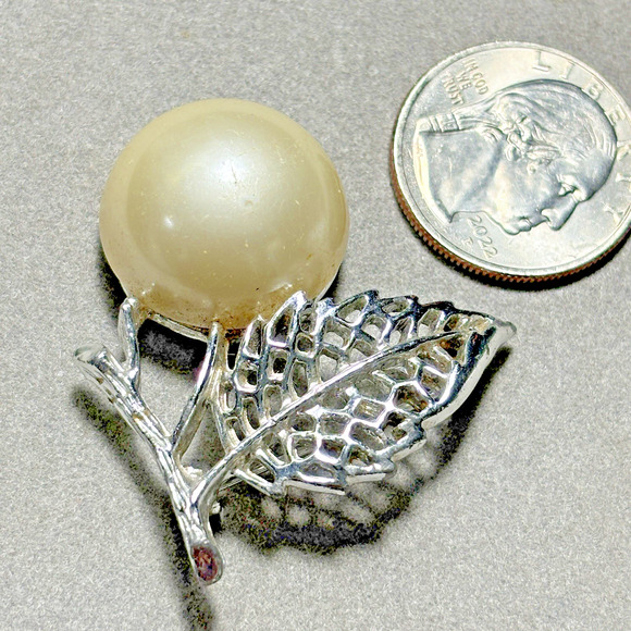Vintage Sarah Coventry Large Faux Pearl Silver- Tone Domed Pin Brooch - Picture 10 of 12